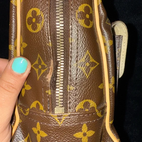 Louis Vuitton Manhattan GM - Picture 7 of 16